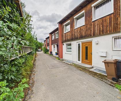Begehrte Lage in Planegg:
Split-Level-Reihenmittelhaus mit viel Potential