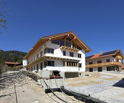 Ihre Traumwohnung in Schliersee-Neuhaus
- Bergpanoramablick
- Südterrasse 
- Großer Garten