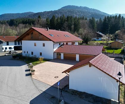 Hochwertiges Wohnen und Arbeiten mit Bergblick und Garten
- Vor den Toren Münchens
