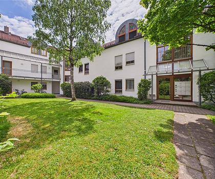 Am Karneidplatz in Harlaching:
Helle 3-Zimmer-Wohnung mit Südwest-Balkon
- Sofort verfügbar