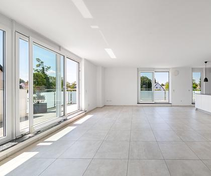 Großzügige, lichterfüllte Dachgeschoss-Wohnung mit sonnigen Terrassen