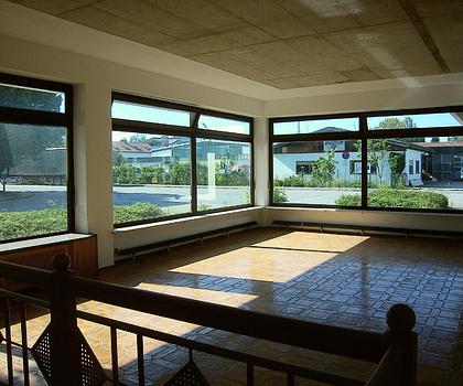 Gewerbefläche oder Lager mit Ausstellungsraum in Sauerlach