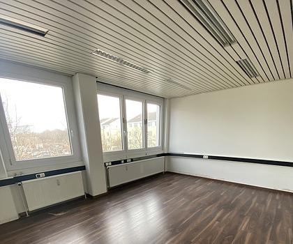 Provisionsfrei -
Gepflegtes Fünf-Raum-Büro in Planegg / Martinsried