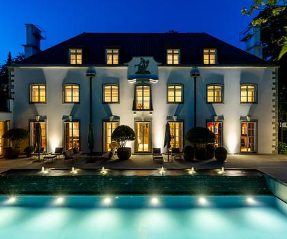Luxuriös saniertes Villenjuwel von 1928 mit Pool, Kino und Hamam