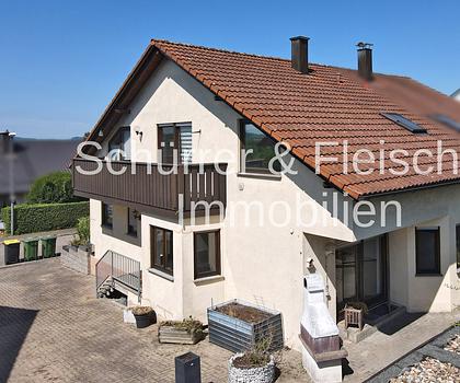 Licht. Ruhe. Zuhause. DHH mit Einliegerwohnung, Gartenidylle & Platz für die ganze Familie