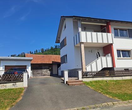 Charmantes Zweifamilienhaus mit großem Garten, in freier Natur, nahe der Universitätsstadt Kronach