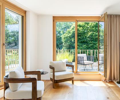 Wohlfühloase am Schlosspark: Elegante, lichterfüllte 3-Zimmer-Wohnung mit Dachterrasse und Parkblick