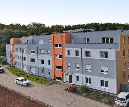 Großzügige 4-ZKB-Wohnung mit 101 qm, Balkon, zwei Carport-Stellplätzen in TOP-Wohnlage