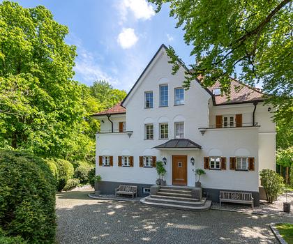 Top saniert: Villen-Residenz von 1924 in Traumlage