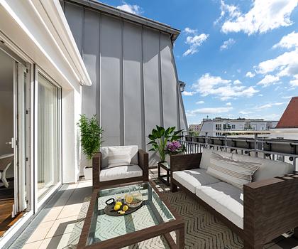 Urban Chic: Stilvolle 3-Zimmer-Maisonette mit Alpenblick in noblem Stadtpalais