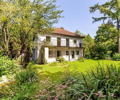 Perfekt für Familien: Soeben hochwertig renoviertes Einfamilienhaus mit Garten