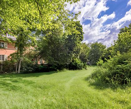 Rarität im Herzen Gern: Baugrundstück von 580 m² für Villa oder Doppelhaus