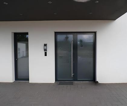 Gewerbe & Wohnen vereint – modernes Büro-/Lagerensemble mit hochwertigem Wohnhaus in Euskirchen