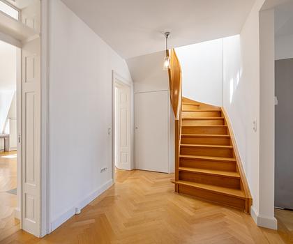 Bezaubernde, familiengerechte 4-Zimmer-Wohnung in Altbau-Villa mit Traumblick auf den Schlosskanal