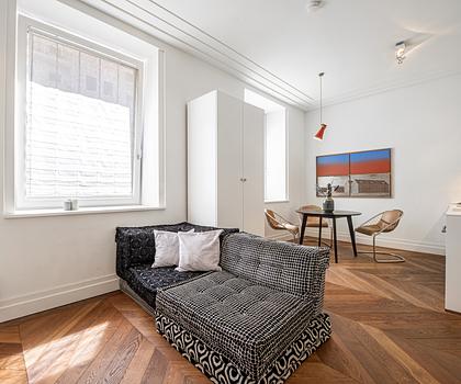 Lichterfülltes Altbau-Apartment mit hochwertiger Ausstattung in beliebter Lage