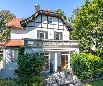 Villen-Juwel von 1898 mit familiengerechtem Grundriss und hinreißendem Charme