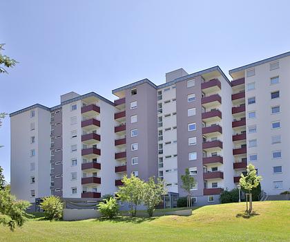 Helle und barrierefreie Drei-Zimmer-Wohnung mit Balkon und Fernblick in Schwieberdingen