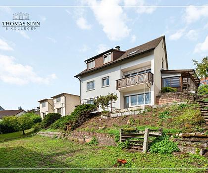 „Für echte Macher: Wohnraum mit Wintergarten & Weitblick“