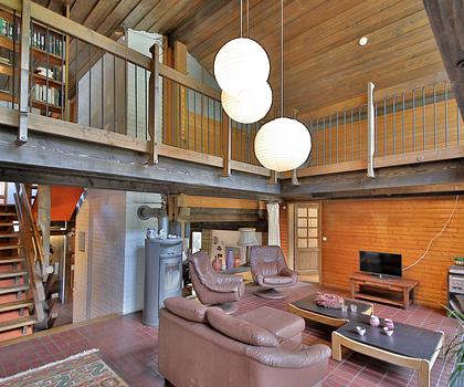 Einzigartiges Architektenhaus im Split-Level-Stil mit Carports und Outdoor-Lounge