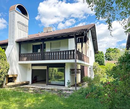 Idyllische Doppelhaushälfte mit großem Gestaltungspotential im begehrten Pullach