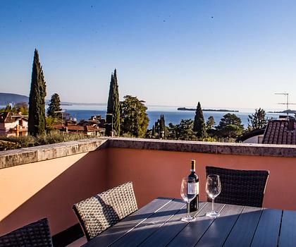 Provisonsfrei: Ihr Familiendomiziel mit 2 Dachterrassen und tollem Seeblick in Gardone - Gardasee
