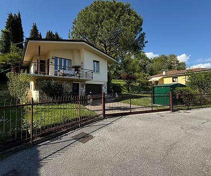 Kleine Villa zum attraktiven Preis und mit großem Potential am Gardasee