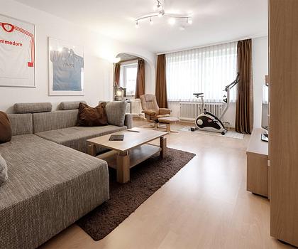 Gut geschnittene und gepflegte 2-Zimmer-Wohnung mit Loggia in Forstenried