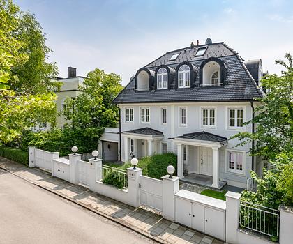 Sonnige, familiengerechte Doppelhaushälfte mit Aufzug und Südgarten