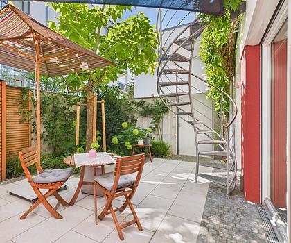 RESERVIERT:
Modernes Atriumhaus mit Garten und Dachterrasse in Schwabing-West