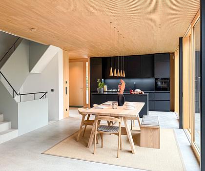 HOLZKIRCHEN - sofort bezugsfertig: Premium-Stadthaus, ein architektonisches und ökologisches Juwel