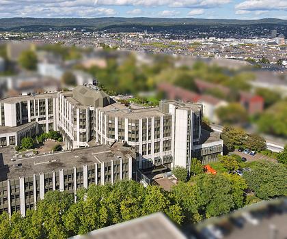 Halbe Büroetage 825 m², mit vielseitigen Nutzungsmöglichkeiten, Teeküche und Serverraum