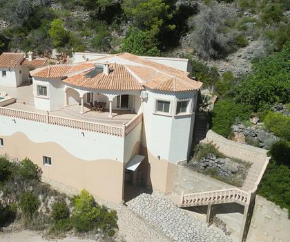 Villa mit 2 Schlafzimmern, 2 Bädern und Pool in ruhiger und naturnaher Lage am Monte Mostalla