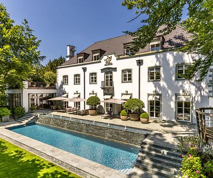 Luxuriös saniertes Villenjuwel von 1928 mit Pool, Kino und Hamam