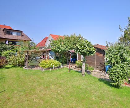 Platz für Träume: Doppelhaushälfte mit Garage und sonnigem Garten in Grünwettersbach