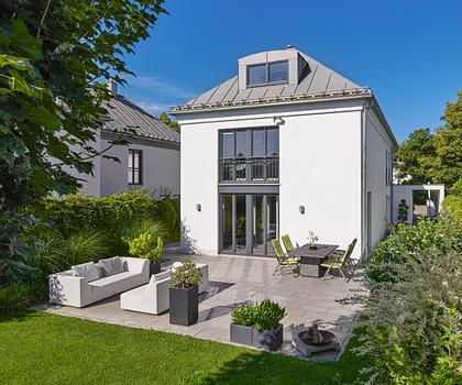 Modernes Familienidyll mit Wärmepumpe in ruhiger Nymphenburger Villenlage