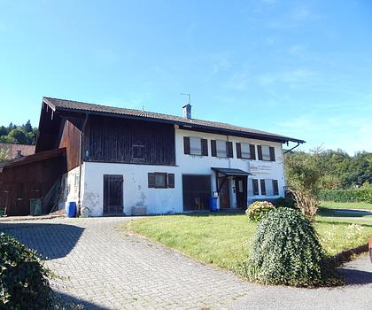 Bauernhaus – teilsaniert, als Ein- oder Zweifamilienhaus nutzbar, in ruhiger Lage in Oberteisendorf