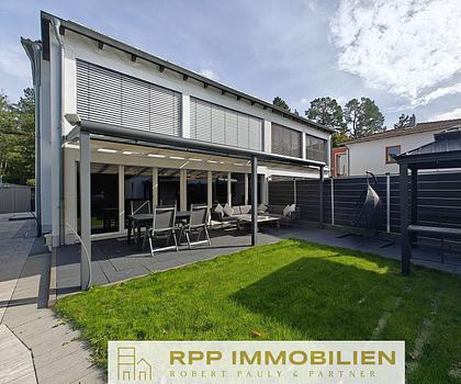 Möbliert & lichtdurchflutet: Stilvolle Doppelhaushälfte am Rand von Unterschleißheim