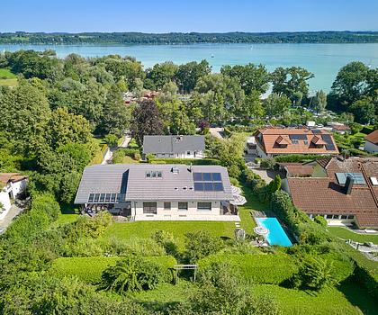 Familienvilla mit Pool, luftigem Strandhausflair, Seeblick, Lift und Einliegerwohnung in Seenähe