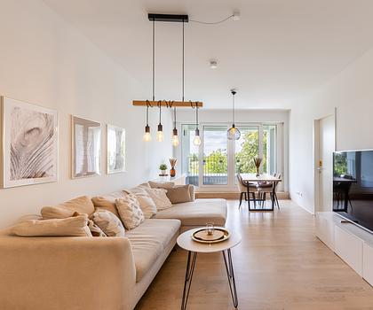 Moderne, ruhige 4-Zimmer-Wohnung mit West-Loggia, direkt an einer Grünanlage mit Park-Flair