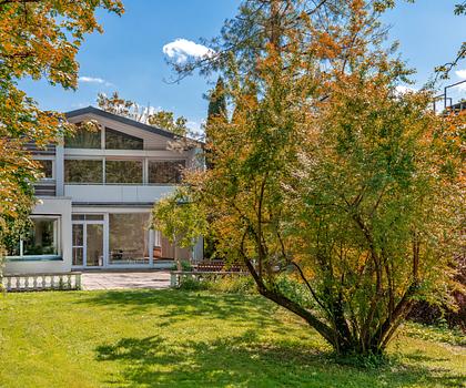 Idyll mit Zugang zur Amper: Einfamilienhaus mit weiterem Baurecht auf dem Grundstück