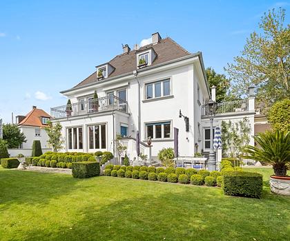 Außergewöhnliche Stadtvilla mit 3 WE & traumhaftem Garten