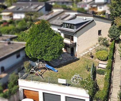 Besonderes Wohnerlebnis: Split-Level-Reihenendhaus mit Panorama-Blick über Pforzheim