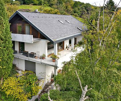 Traumhaftes Zuhause mit Einliegerwohnung, eleganten Bädern und großzügigem Wohnkomfort