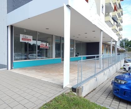 Gewerbefläche am Ortseingang von Freilassing - gute Zufahrtsmöglichkeit und Parkplätze vor dem Haus