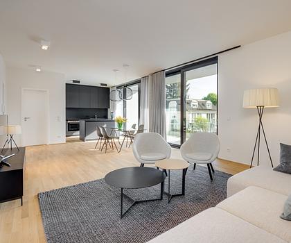 Hochwertige, stylish möblierte 2,5-Zimmer-Wohnung mit Süd-Ost-Balkon