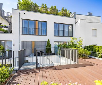 Urban Living: Exquisite 3-Zimmer-Wohnung mit Loggia und Rooftop-Terrasse