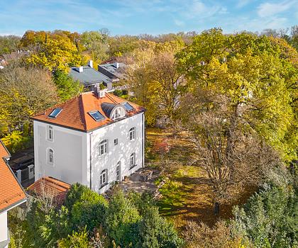 Exzellent sanierte Familien-Villa mit parkähnlichem Traumgarten