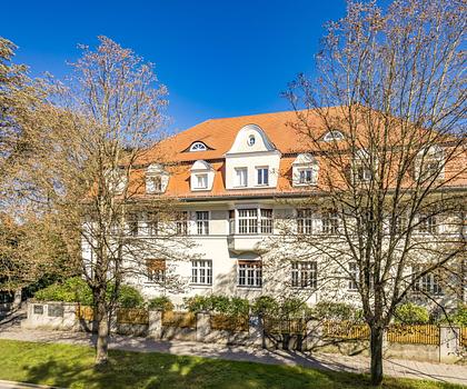 Stadtpalais von 1912 mit 8 Einheiten und Ausbaugenehmigung