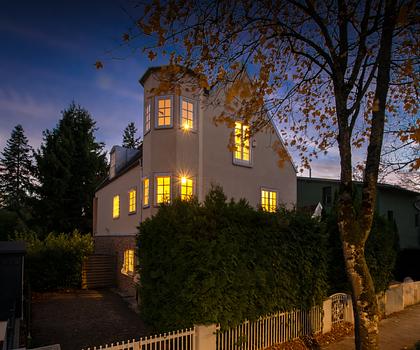 Großzügiges Wohngefühl: Einfamilienhaus mit Traumgarten zur Neugestaltung