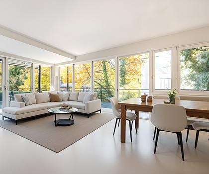 Lichterfülltes Stadtdomizil mit stylischer Ästhetik und Balkonterrasse in Toplage